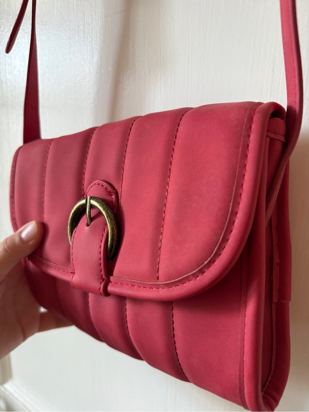 Universal threads Quilted Fuchsia Crossbody Bag with Gold Ring Detail new - Picture 9 of 12